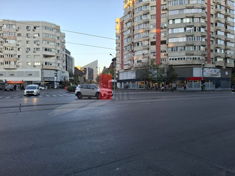 Piata 1 Mai, urgent, vizibilitate, trafic pietonal si auto, negociabil